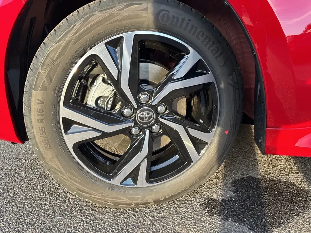 Toyota Yaris - Thumbnail 6