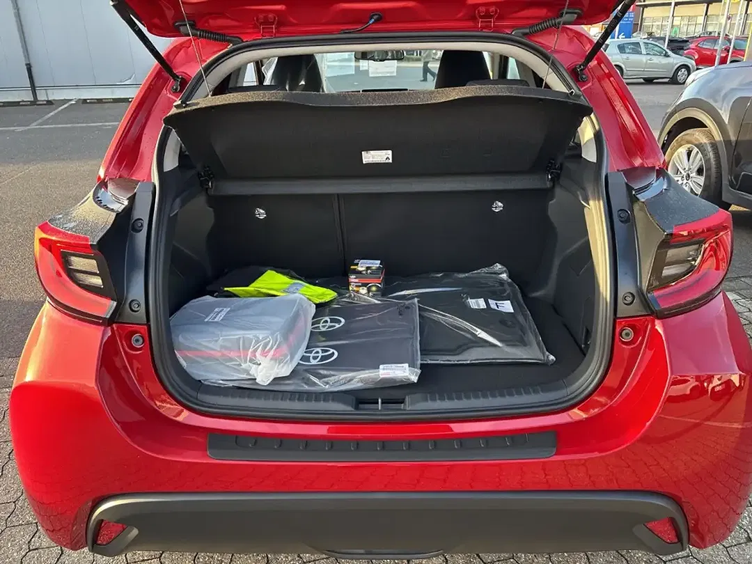Toyota Yaris - Thumbnail 7