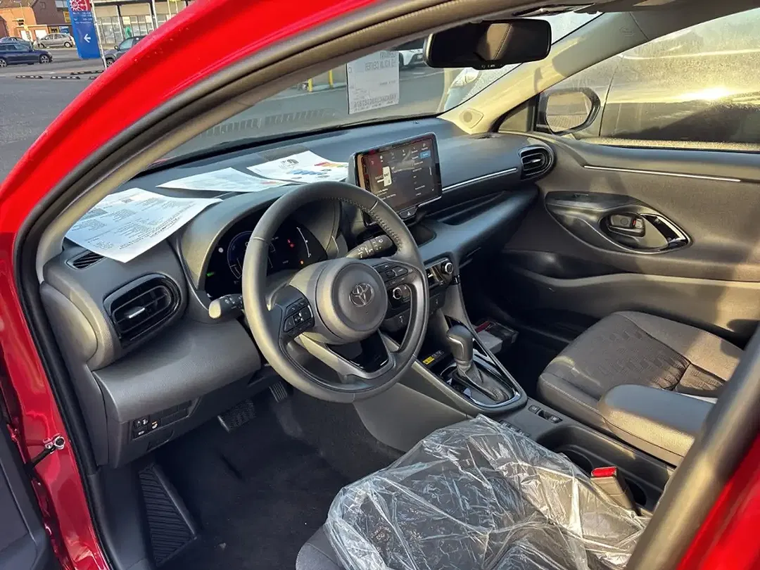 Toyota Yaris - Thumbnail 9