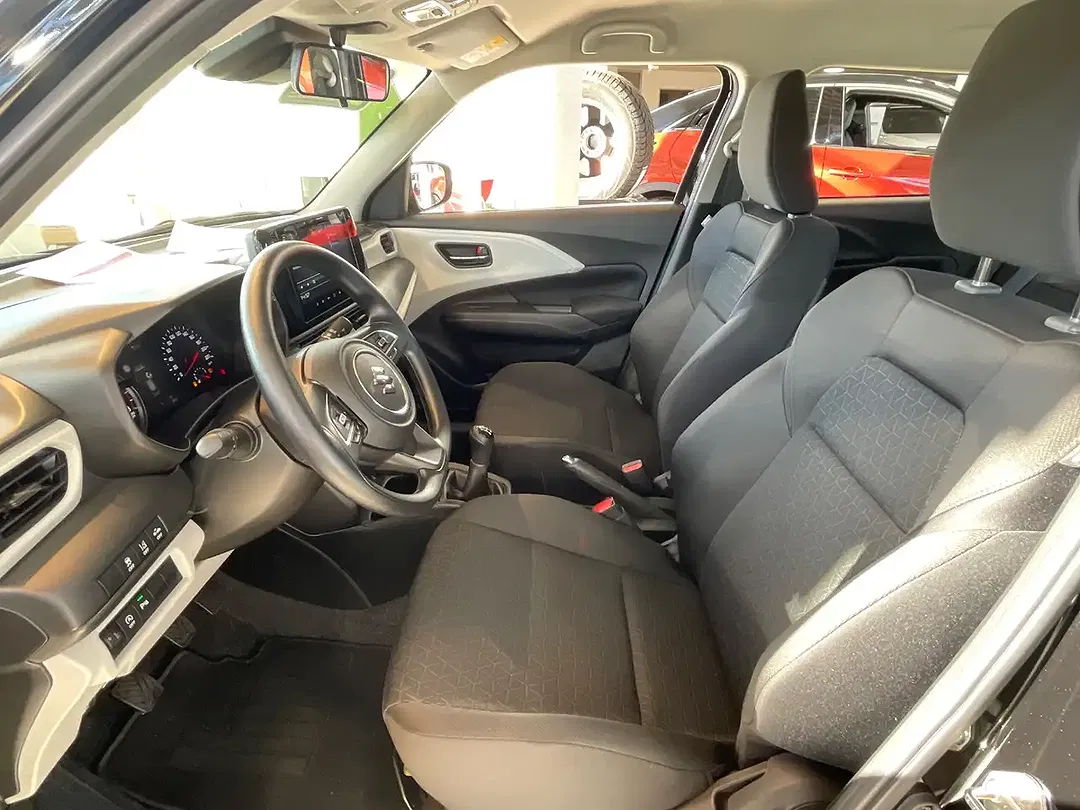 Suzuki Swift - Thumbnail 11
