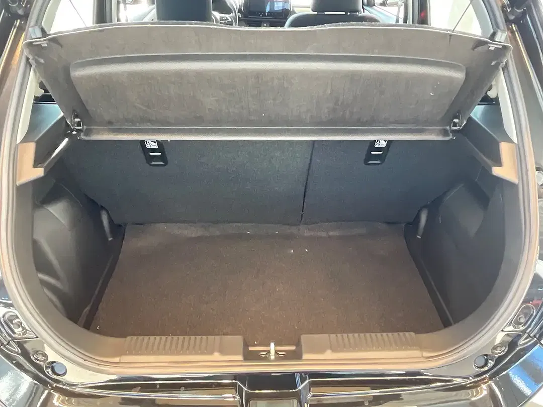 Suzuki Swift - Thumbnail 8
