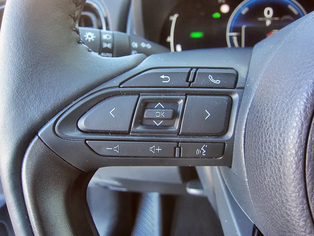 Toyota Yaris - Thumbnail 10