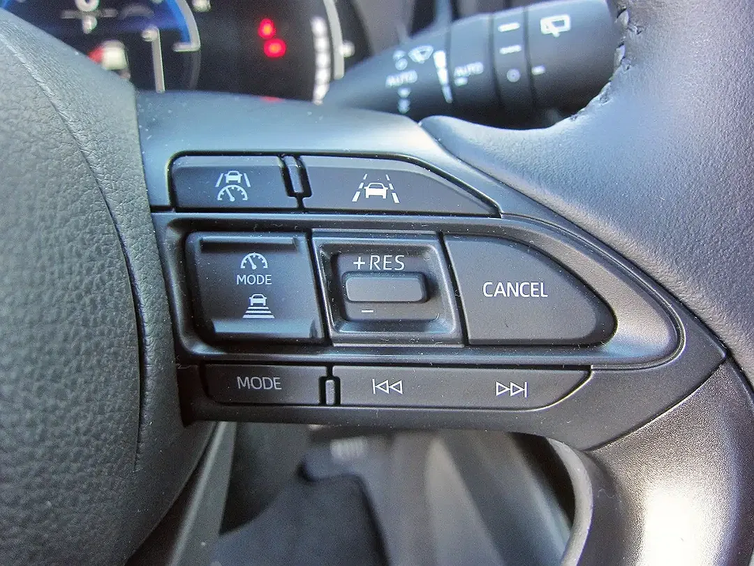 Toyota Yaris - Thumbnail 11