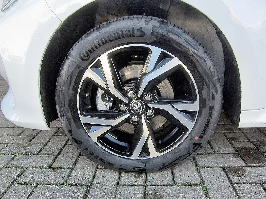 Toyota Yaris - Thumbnail 13