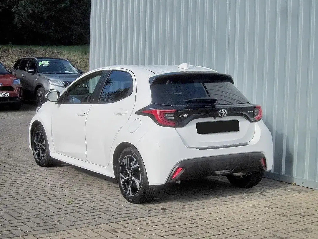 Toyota Yaris - Thumbnail 3
