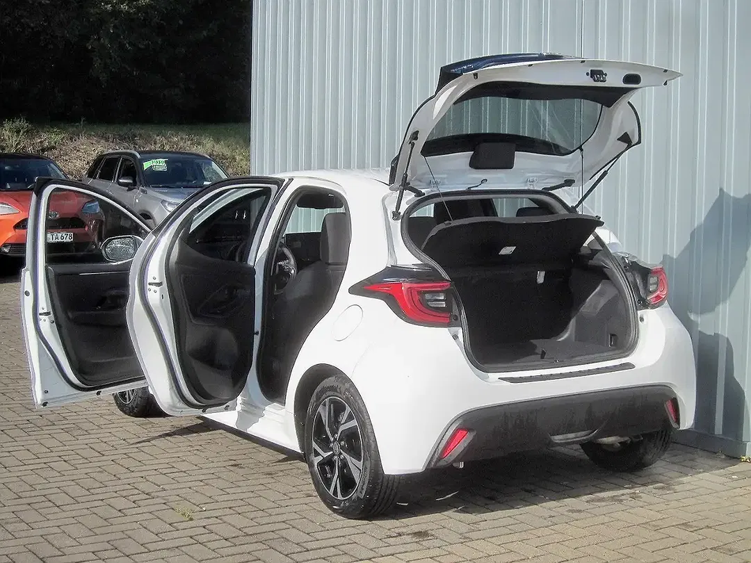 Toyota Yaris - Thumbnail 4