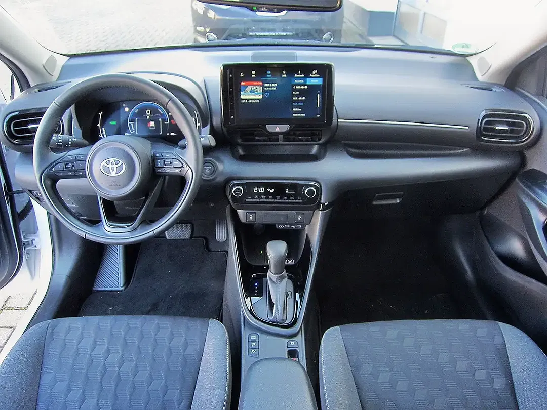 Toyota Yaris - Thumbnail 6