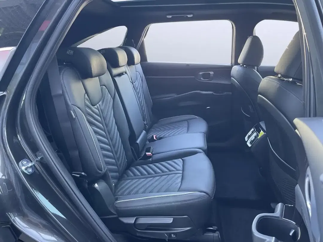Kia Sorento - Thumbnail 9