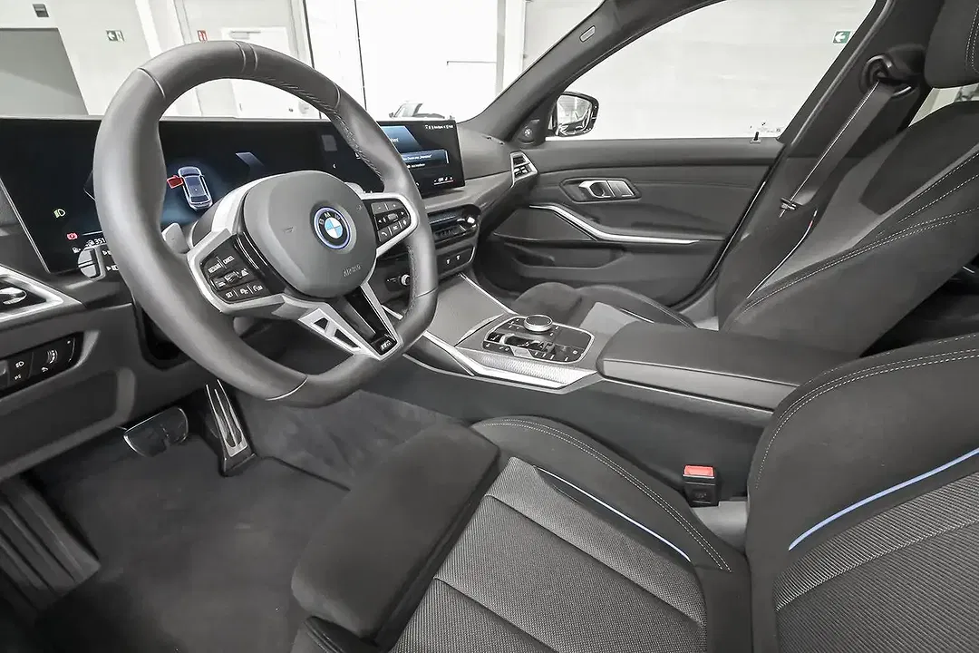 BMW 330 - Thumbnail 6