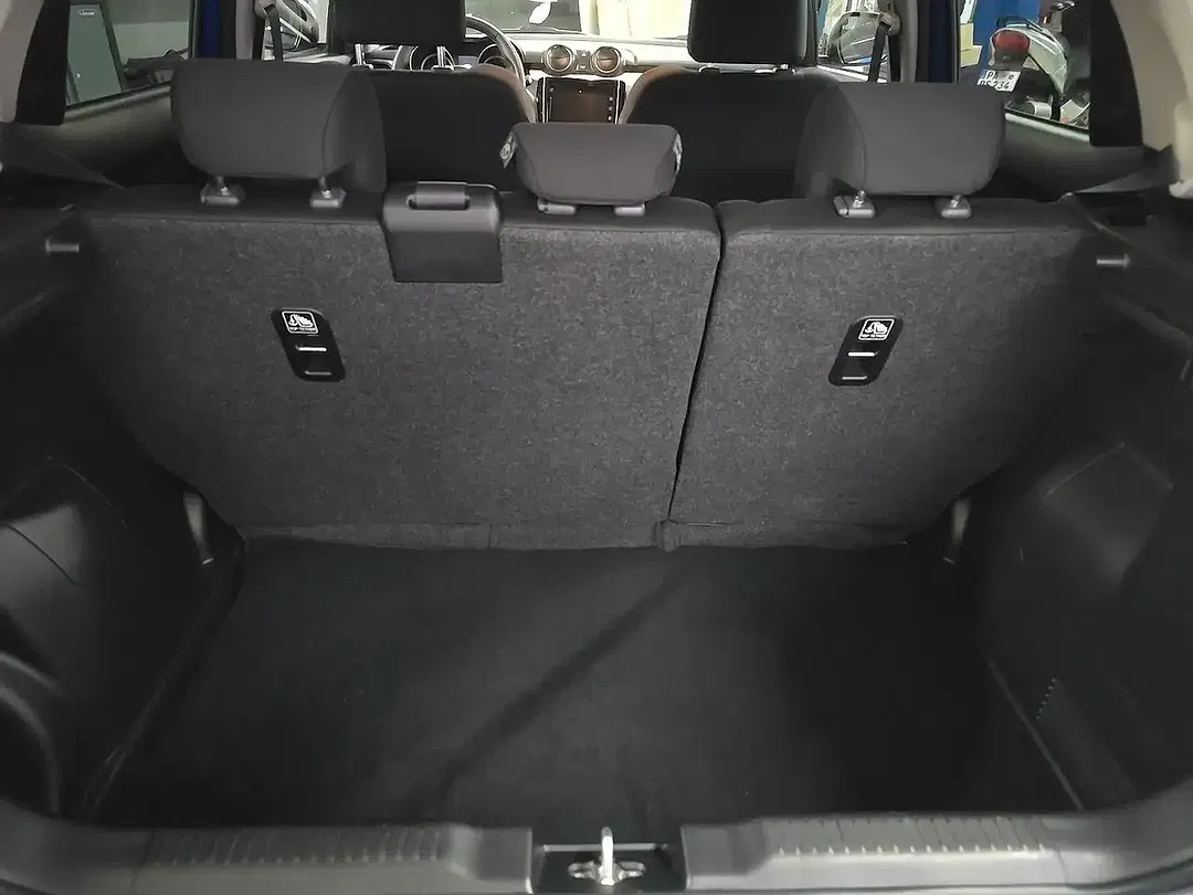 Suzuki Swift - Thumbnail 11