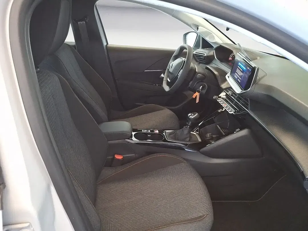 Peugeot 208 - Thumbnail 9