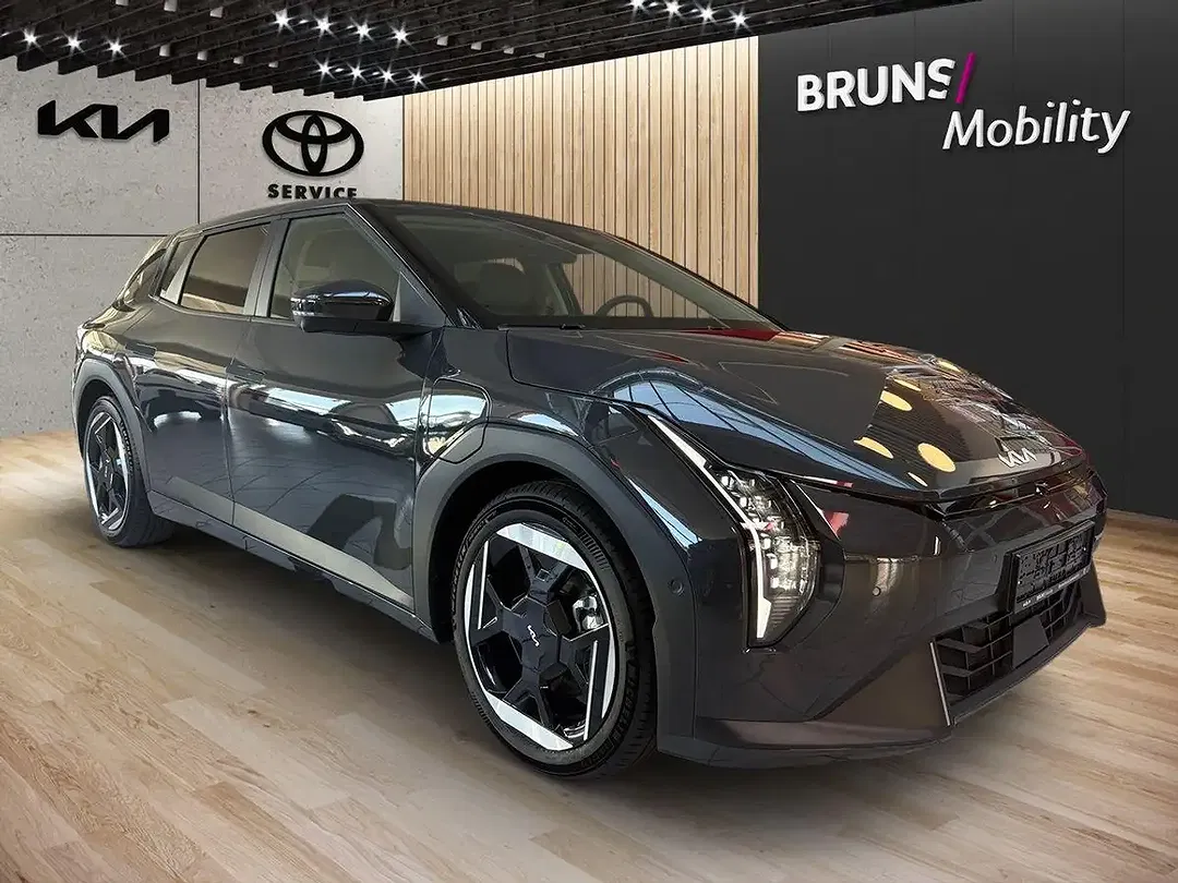 Kia EV4 - Thumbnail 3