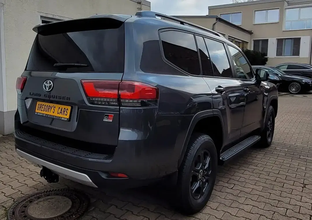 Toyota Land Cruiser - Thumbnail 10