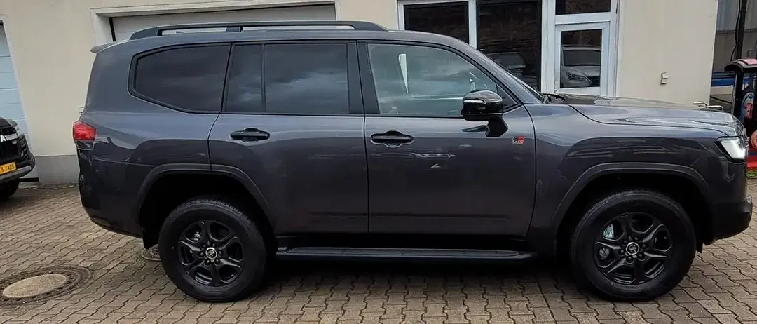 Toyota Land Cruiser - Thumbnail 11
