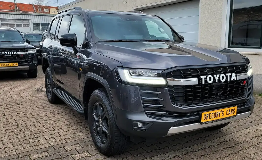 Toyota Land Cruiser - Thumbnail 3