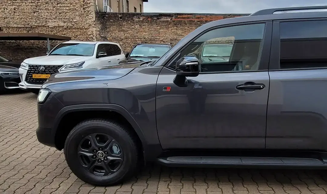 Toyota Land Cruiser - Thumbnail 6