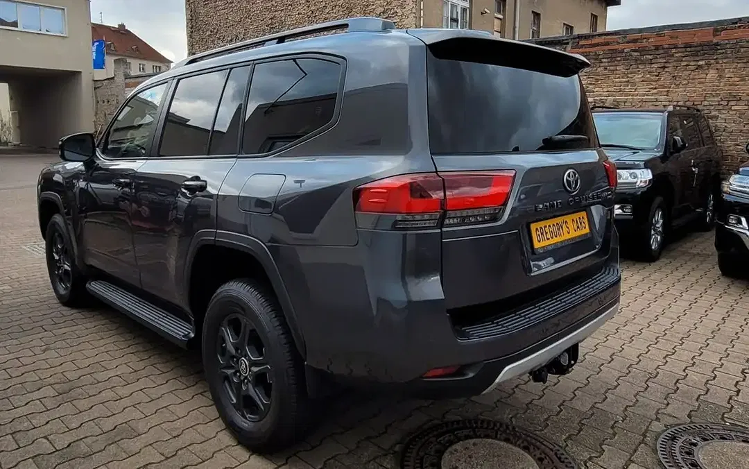 Toyota Land Cruiser - Thumbnail 8