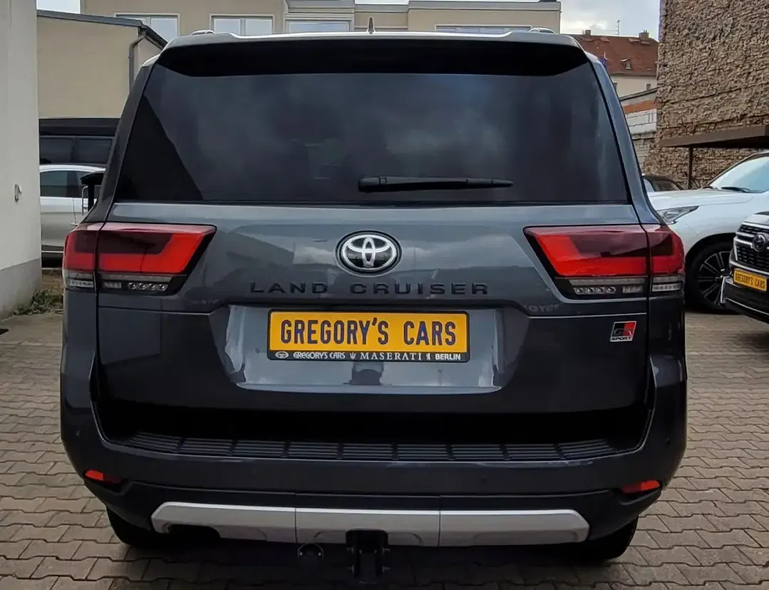 Toyota Land Cruiser - Thumbnail 9