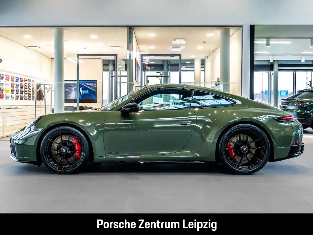 Porsche 992 - Thumbnail 2