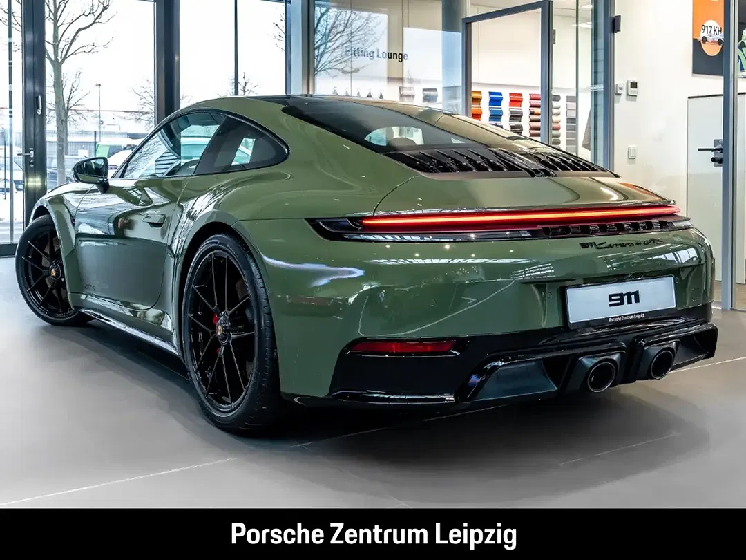 Porsche 992 - Thumbnail 3