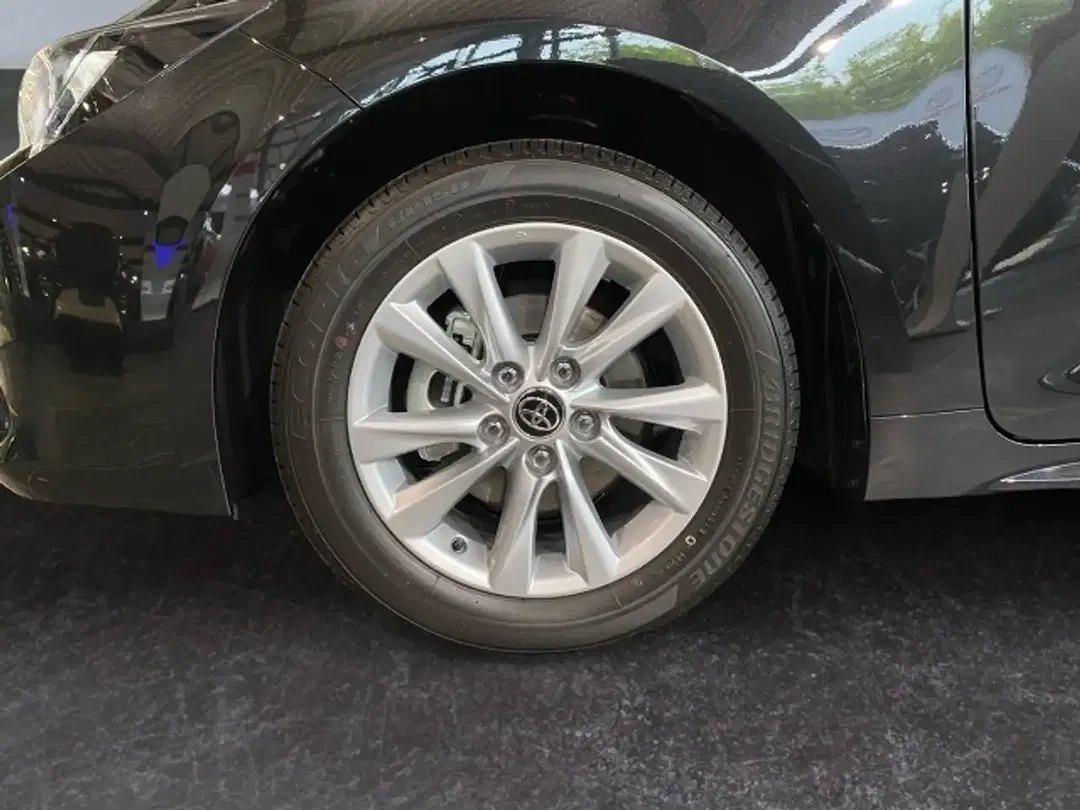 Toyota Corolla - Thumbnail 5