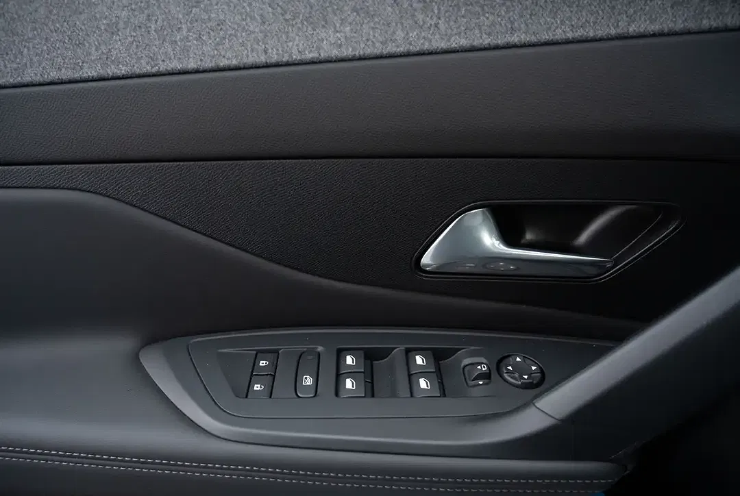 Peugeot 308 - Thumbnail 12