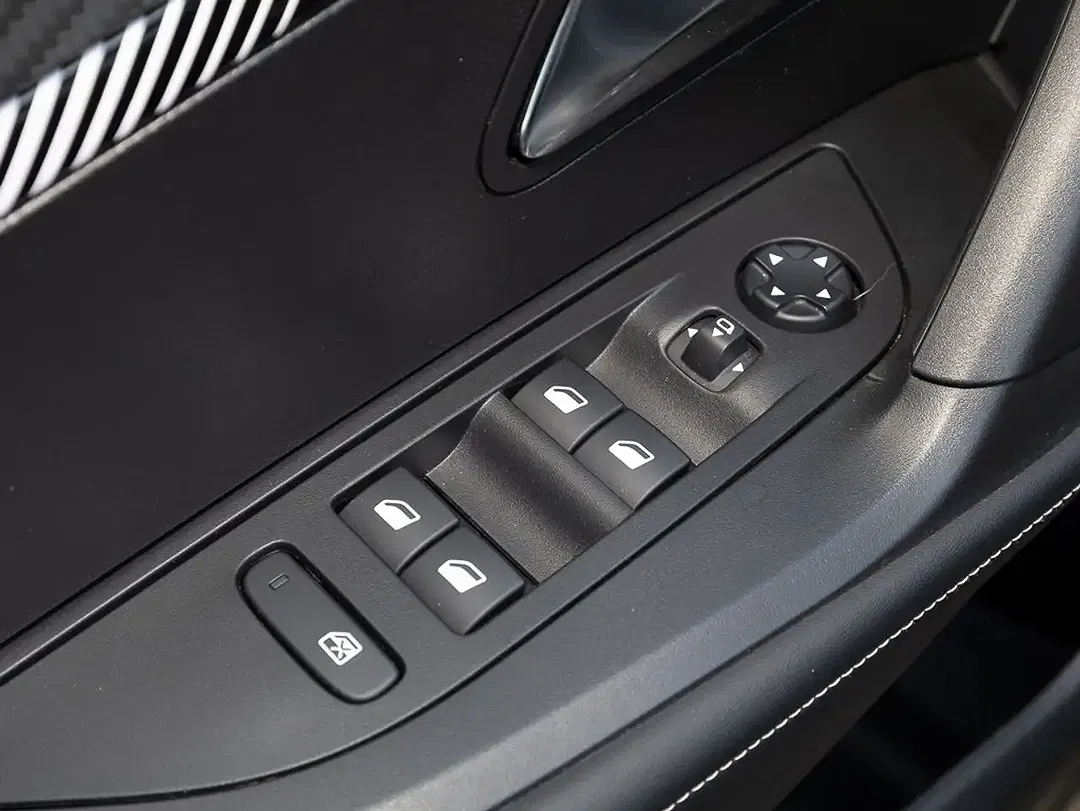 Peugeot 2008 - Thumbnail 5