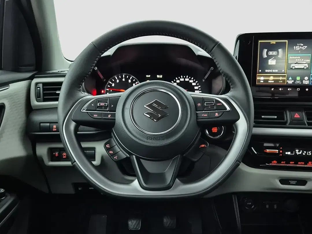 Suzuki Swift - Thumbnail 11