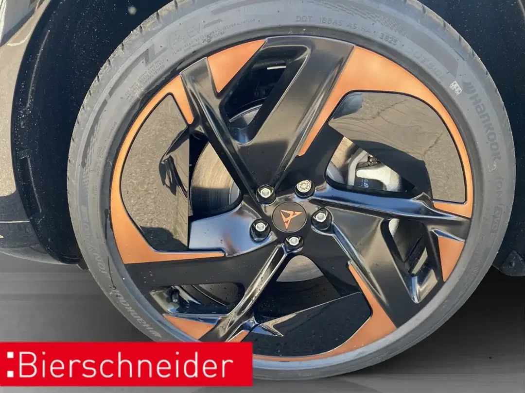 CUPRA Tavascan - Thumbnail 3