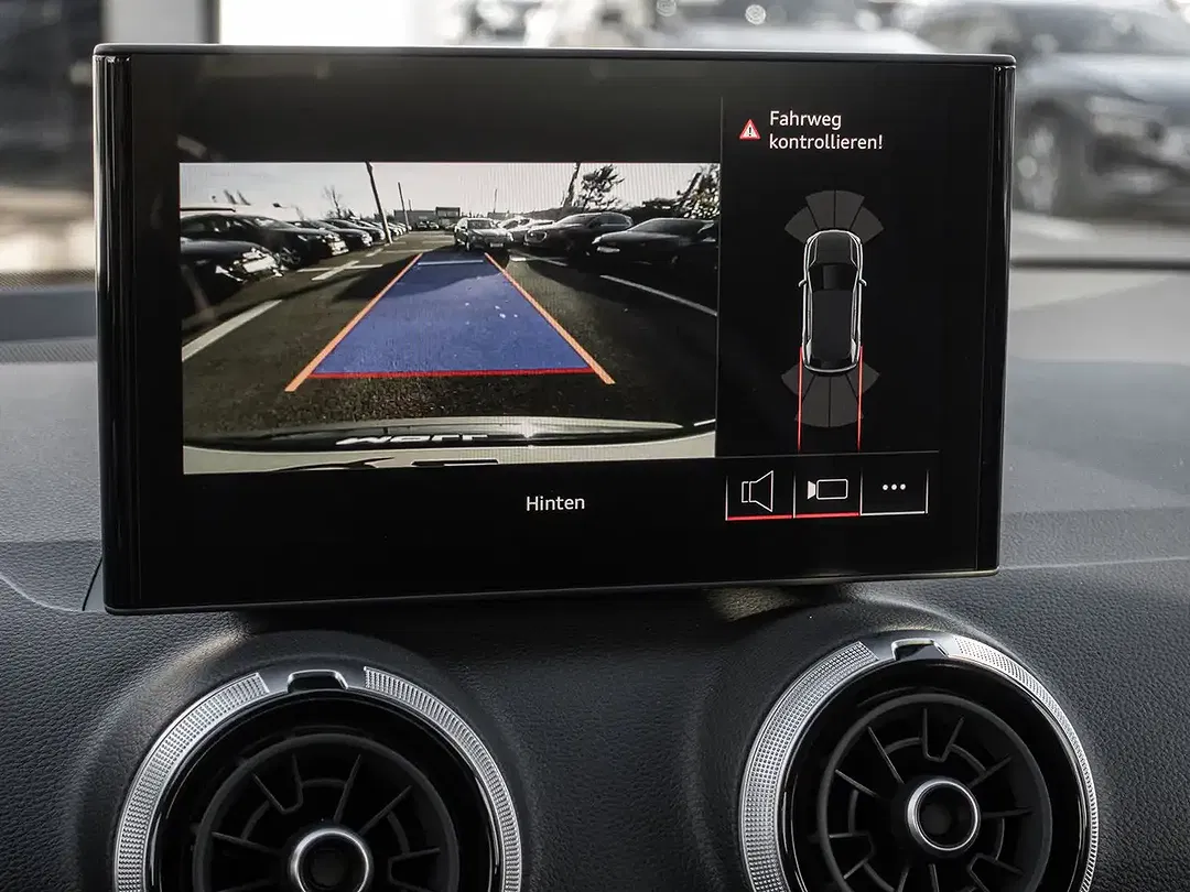 Audi Q2 - Thumbnail 9