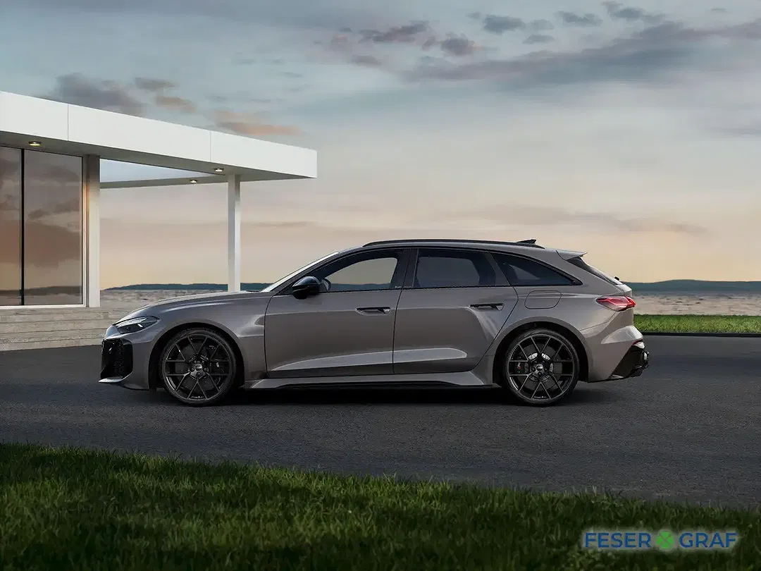 Audi RS5 - Thumbnail 3
