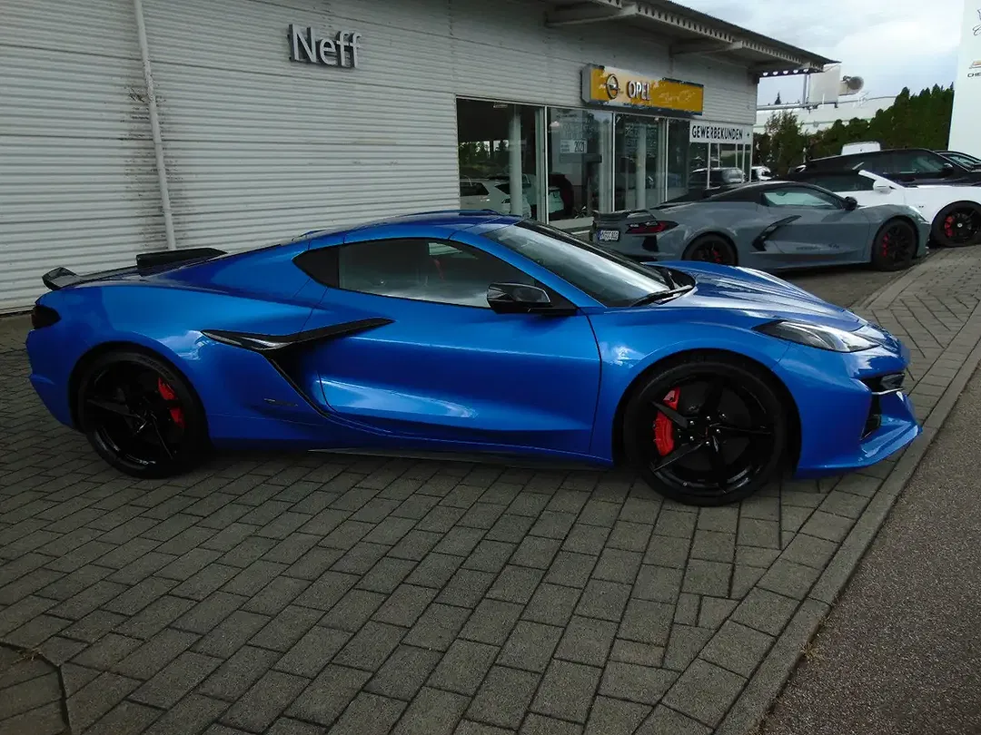 Corvette C8 - Thumbnail 3