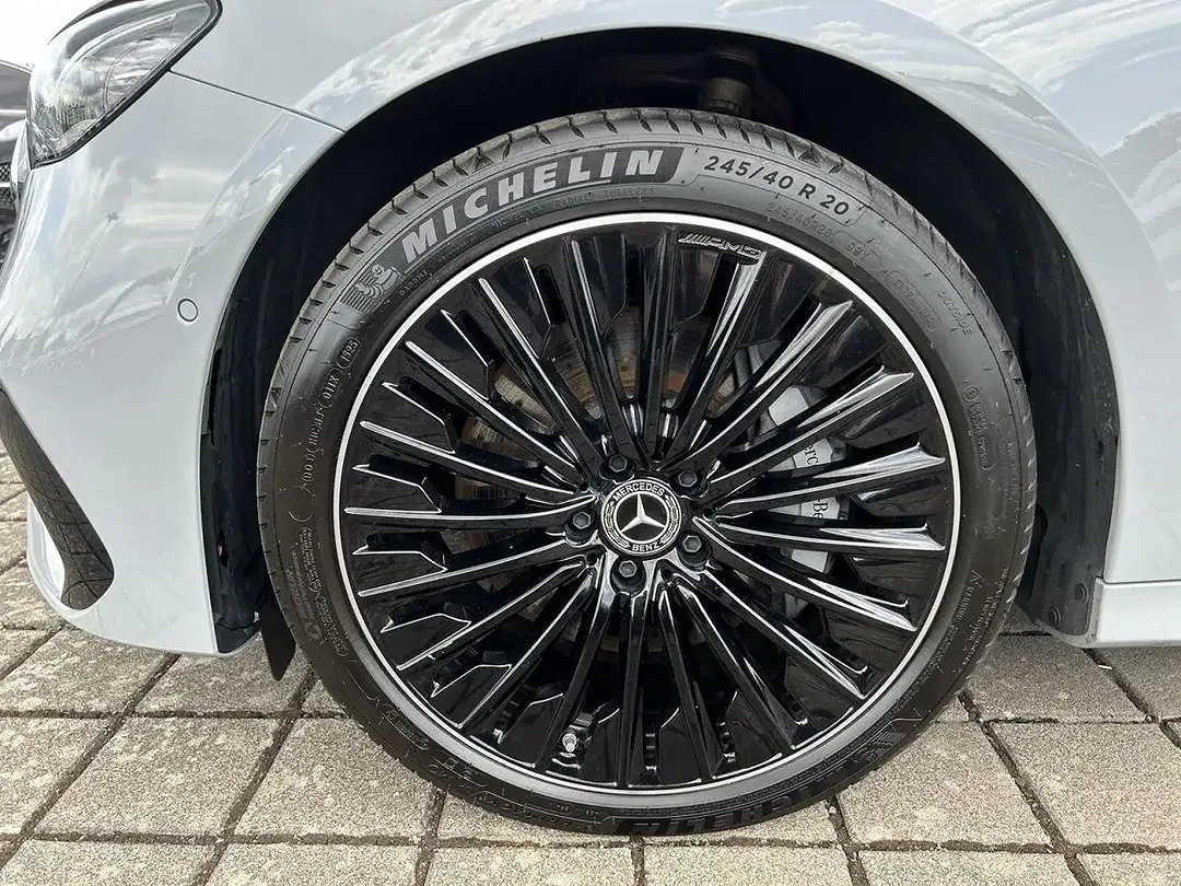 Mercedes-Benz E 300 - Thumbnail 10