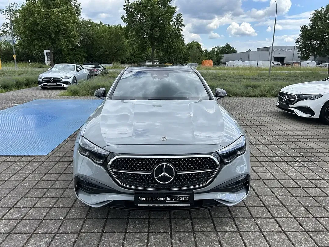 Mercedes-Benz E 300 - Thumbnail 2