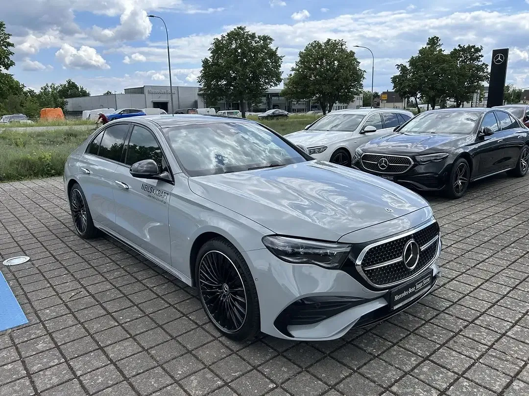 Mercedes-Benz E 300 - Thumbnail 3