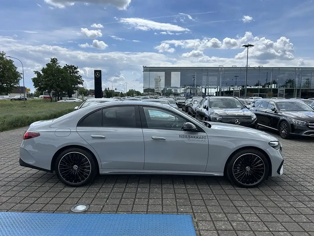 Mercedes-Benz E 300 - Thumbnail 4