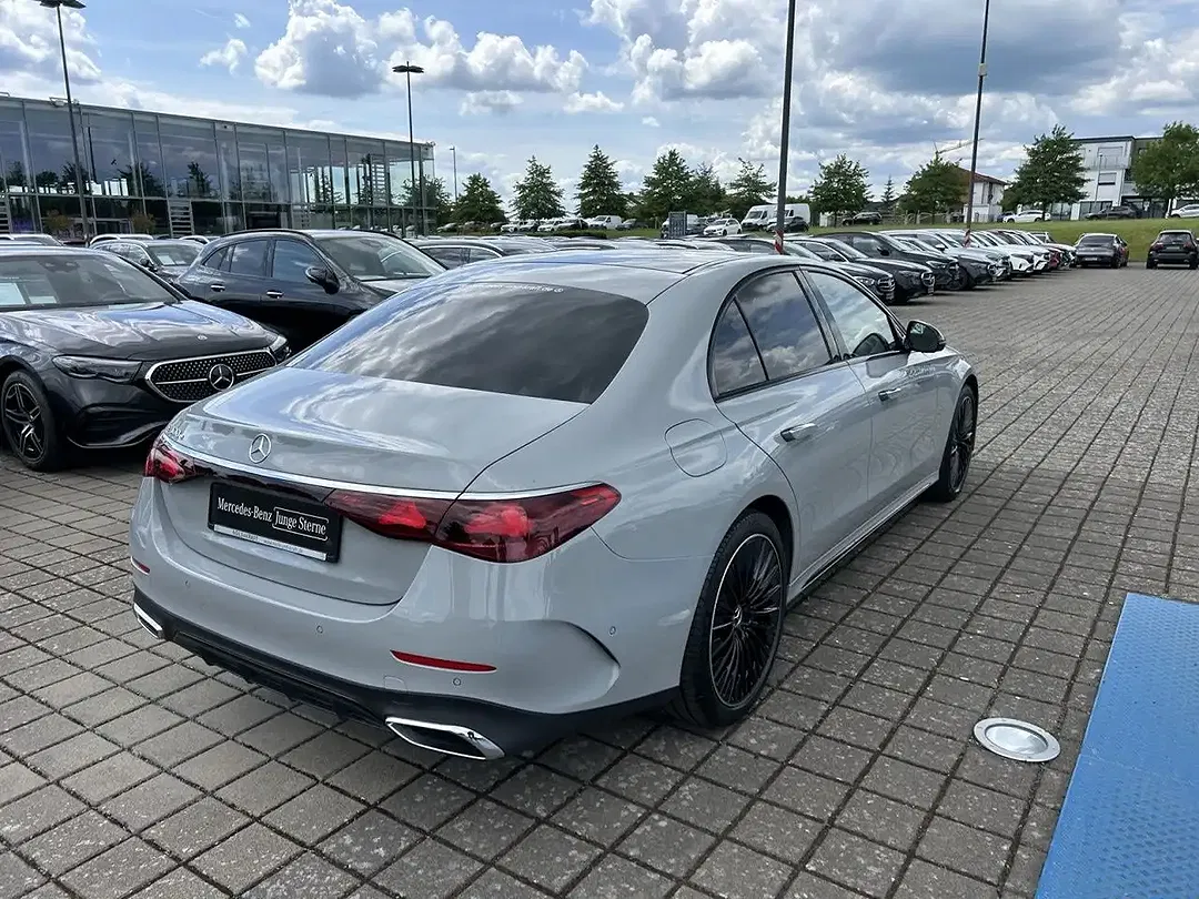 Mercedes-Benz E 300 - Thumbnail 5