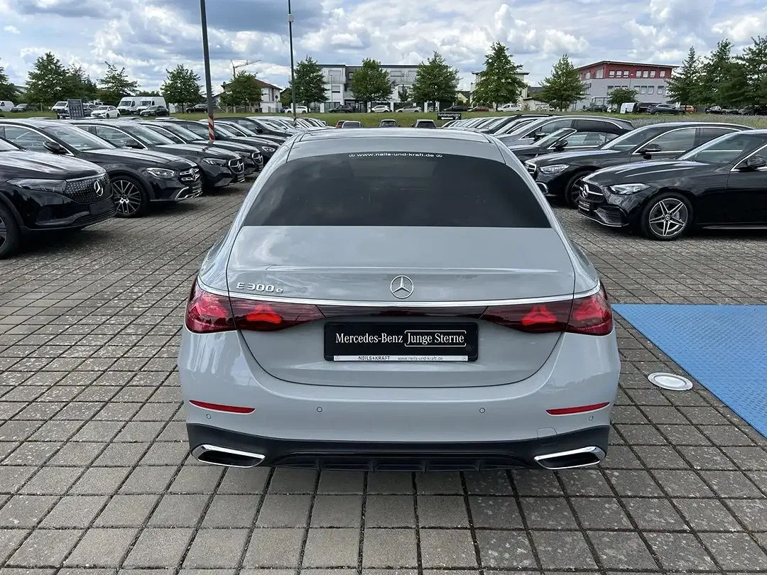 Mercedes-Benz E 300 - Thumbnail 6