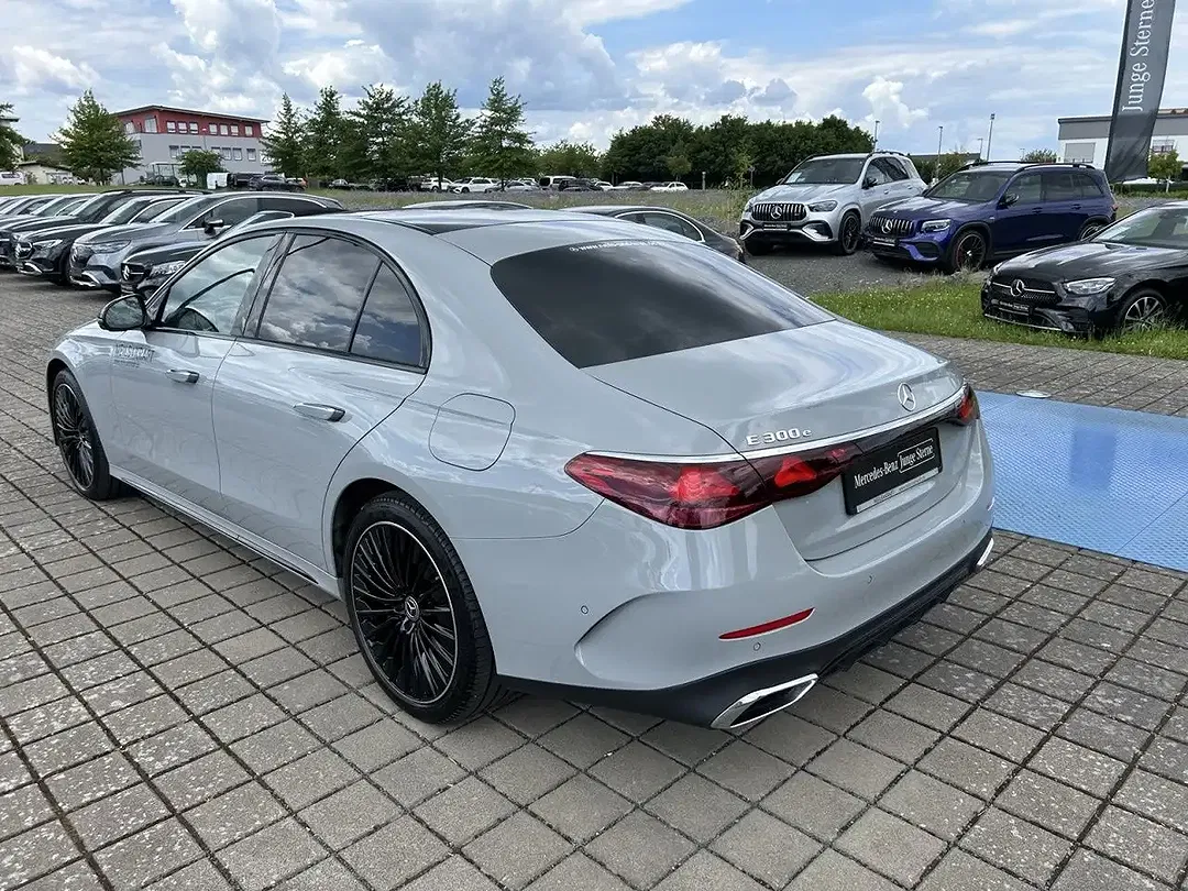 Mercedes-Benz E 300 - Thumbnail 7