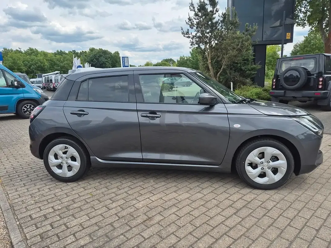Suzuki Swift - Thumbnail 4
