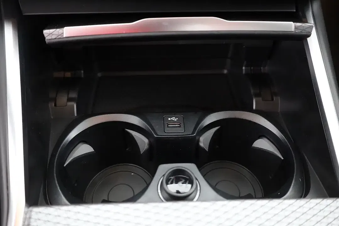 BMW 320 - Thumbnail 12