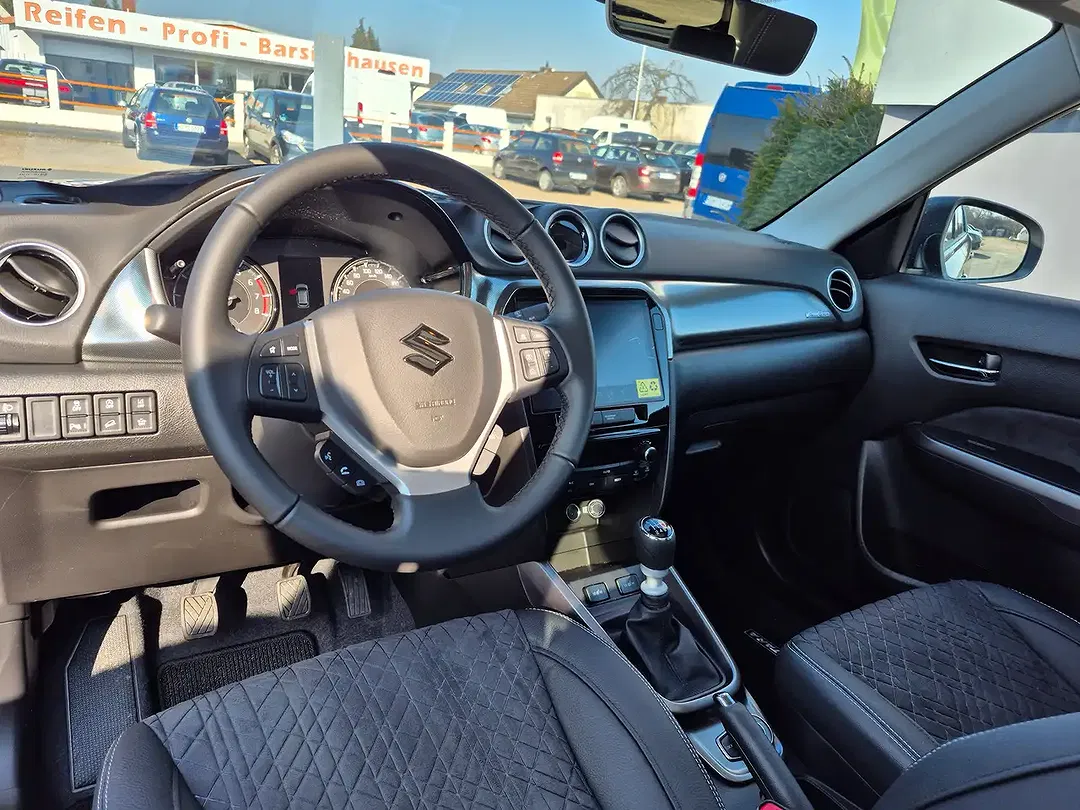 Suzuki Vitara - Thumbnail 14
