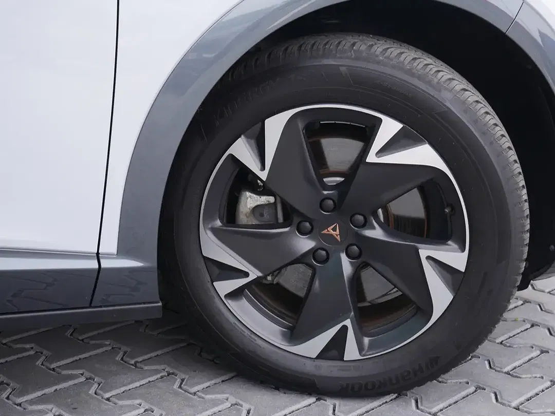 CUPRA Tavascan - Thumbnail 5