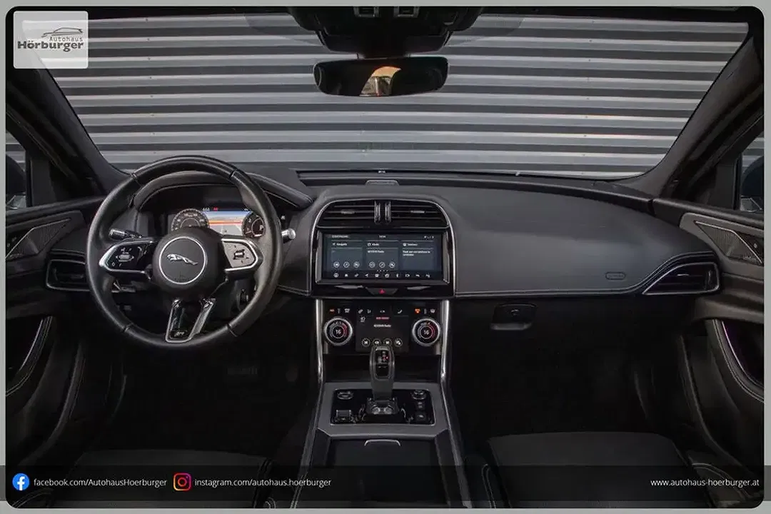 Jaguar XE - Thumbnail 11