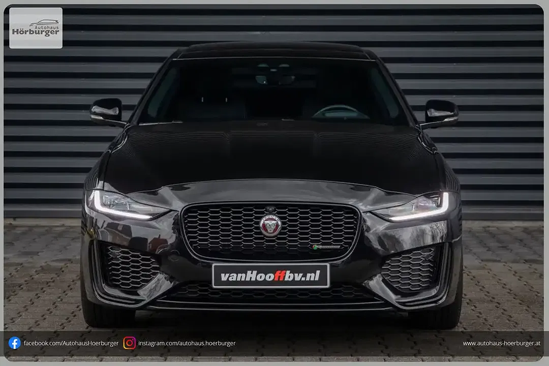 Jaguar XE - Thumbnail 13