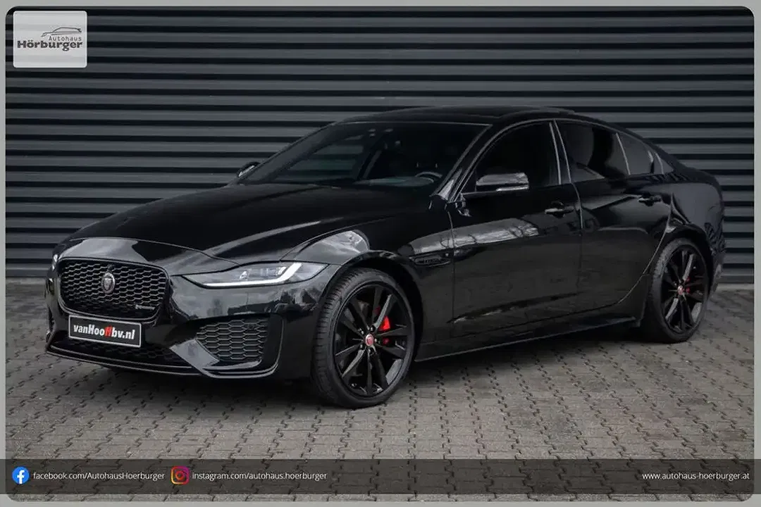 Jaguar XE - Thumbnail 3