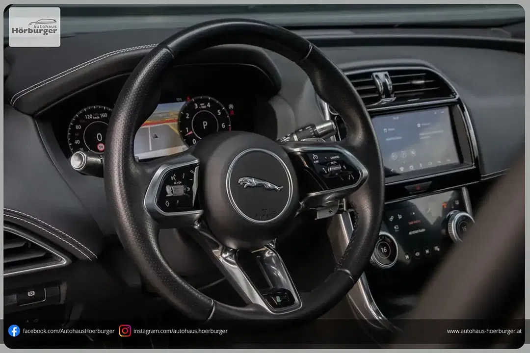 Jaguar XE - Thumbnail 4