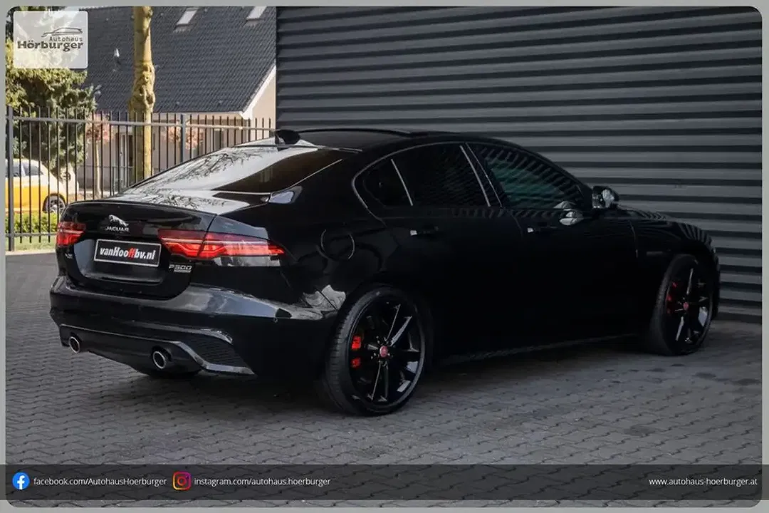 Jaguar XE - Thumbnail 5
