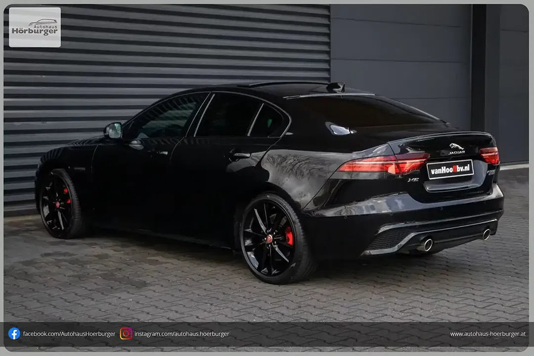 Jaguar XE - Thumbnail 7
