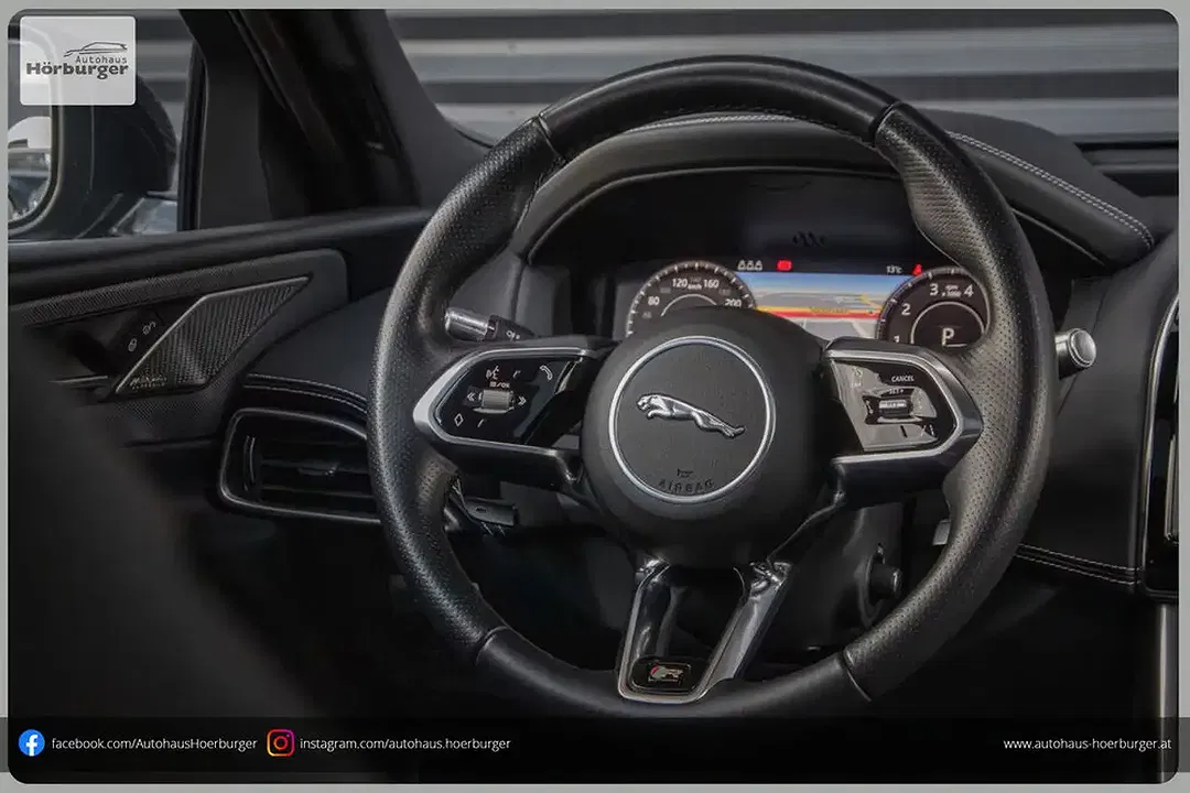 Jaguar XE - Thumbnail 9